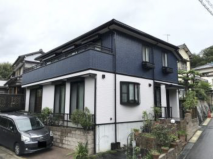 施工後のお写真です。<br />
2階に濃色がかっこいいですね！