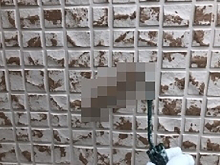 北壁にベースB色を塗布します。<br />
塗布する際に専用キットを使用します。<br />
特許品ですので、ホームページには載せられません。