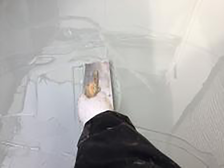 ウレタン防水（2層目）を行います。