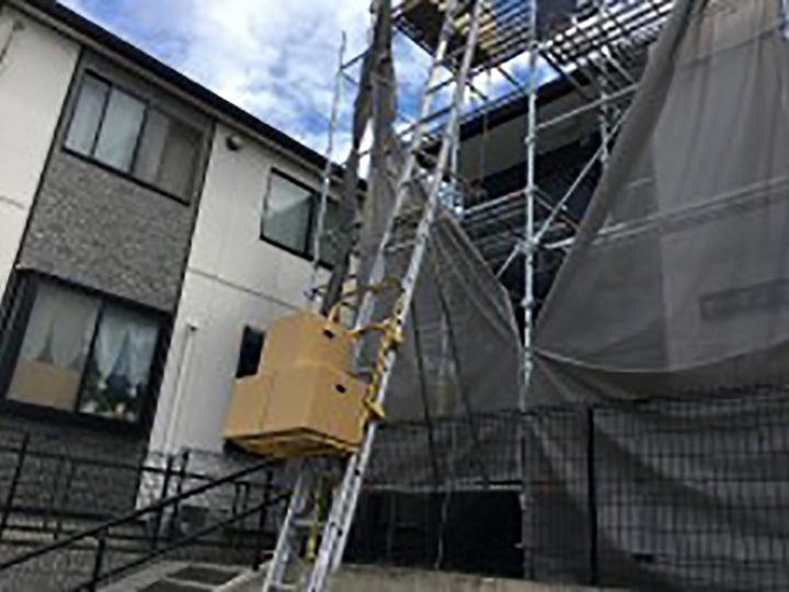 スライダーを使用し、搬入していきます。
